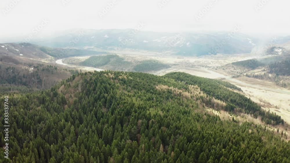 Beautiful drone flights over forests with beautiful views of mountains and forests Beautiful drone flights over forests with beautiful views of mountains and forests