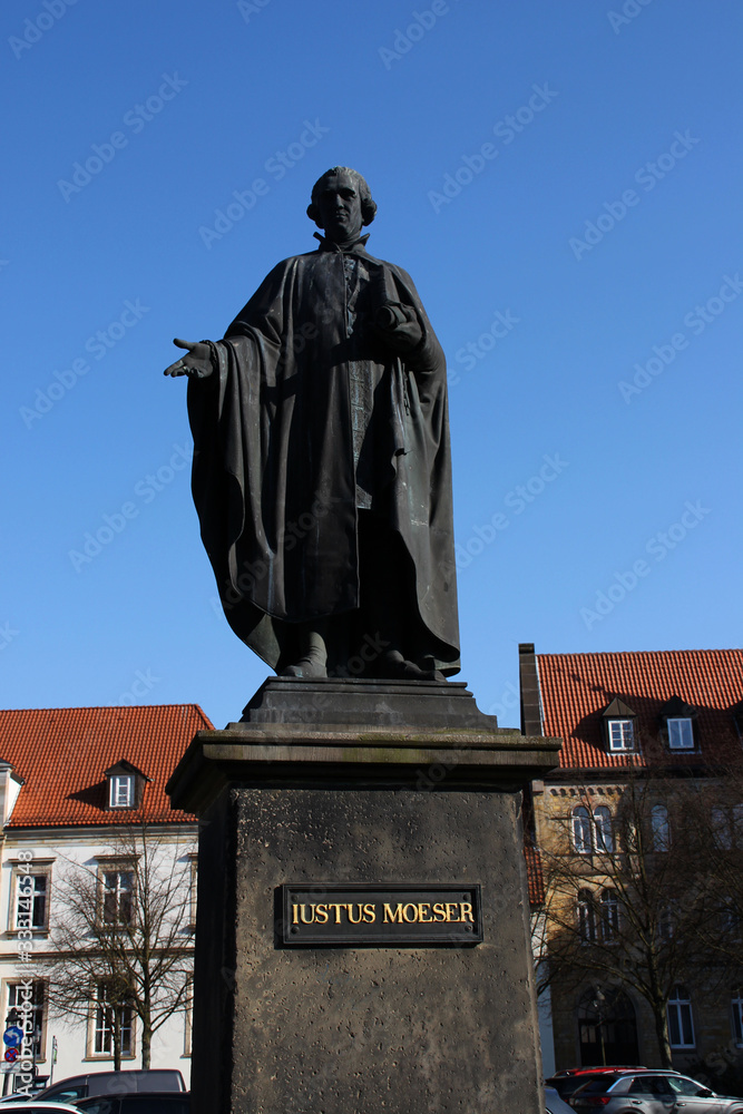 Fototapeta premium Ein Justus Moeser Denkmal