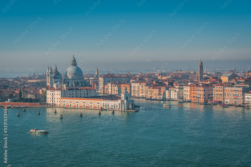 Fototapeta premium VENICE, VENETO / ITALY - DECEMBER 26 2019: Venice view