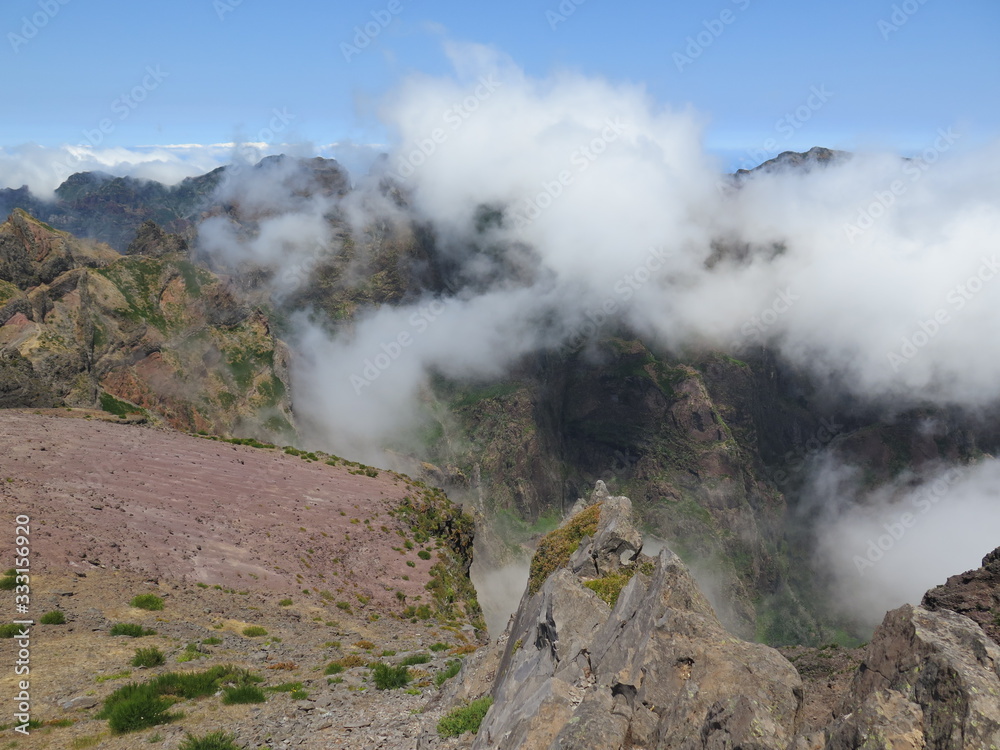 Madeira Berge mit Wolken
