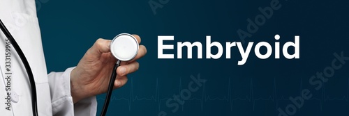 Embryoid. Arzt im Kittel hält Stethoskop. Das Wort Embryoid steht daneben. Symbol für Medizin, Krankheit, Gesundheit photo