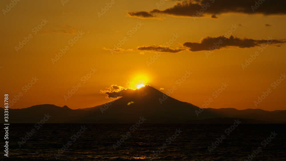 Naklejka premium ダイヤモンド富士