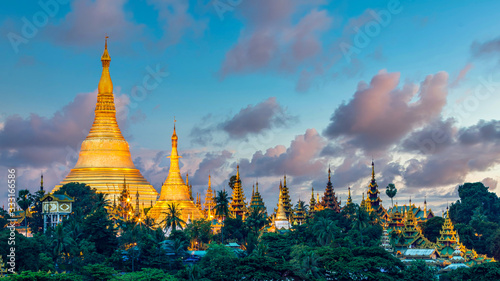 Print op canvas Shwedagon Pagoda attraction in Yagon City with blue sky background, Shwedagon Pagoda ancient architecture is beautiful pagoda in Southeast Asia, Yangon, Myanmar, Asian, Asia