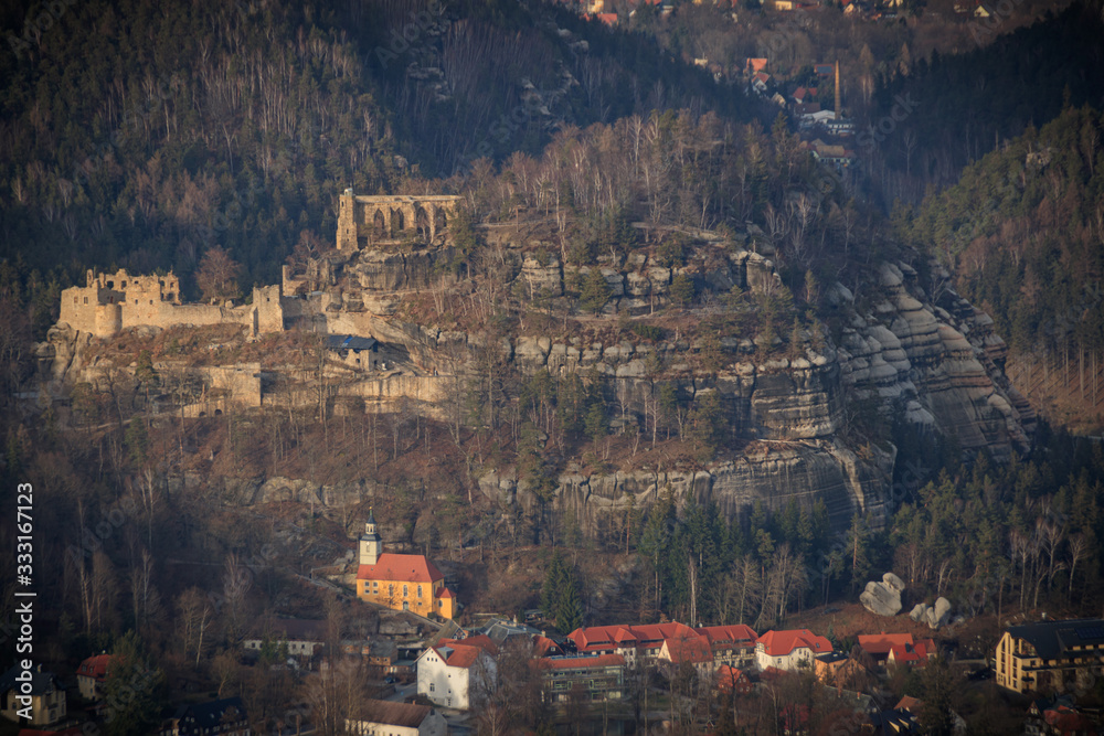 Oybienburg Ruine vom Hochwald aus, Kloster, Kurort, Kirche