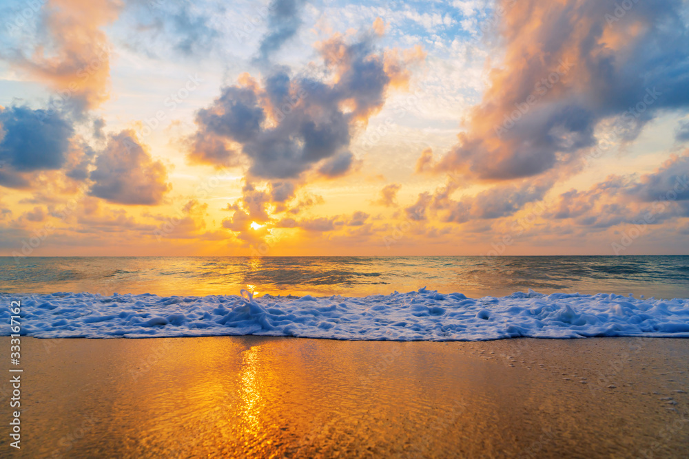 Obraz premium Sunset at the beach in Samui