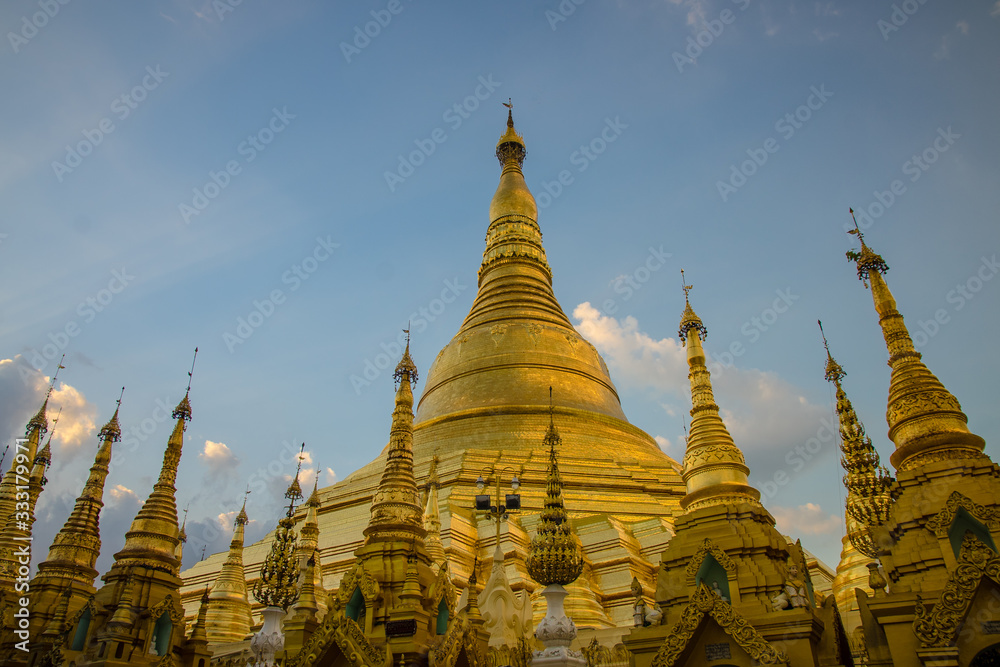Naklejka premium Shwedagon Pagoda