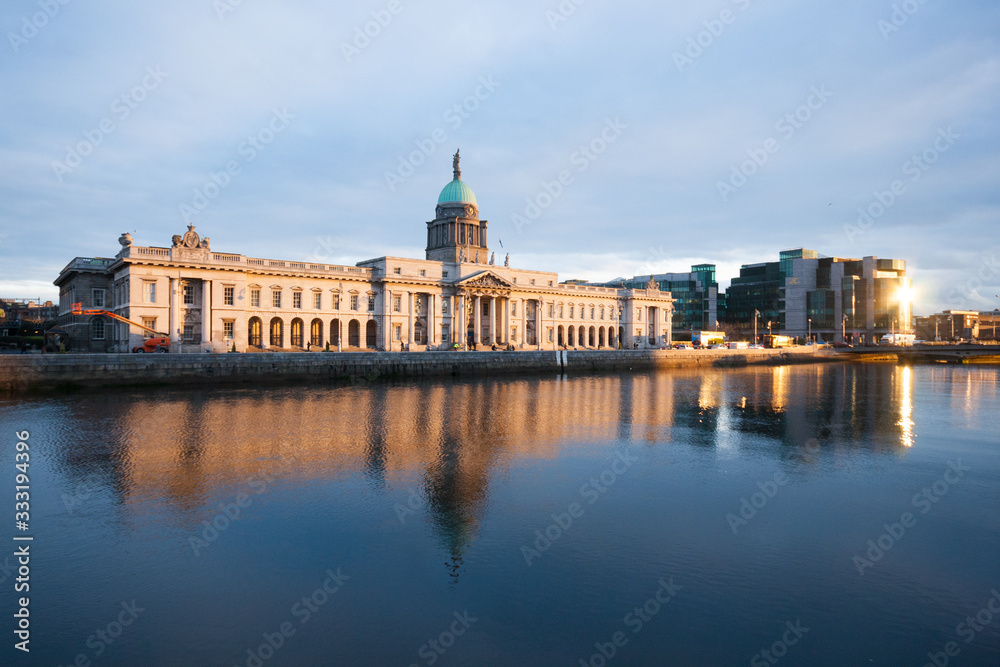 Obraz premium A view along the quays in Dublin City, Ireland