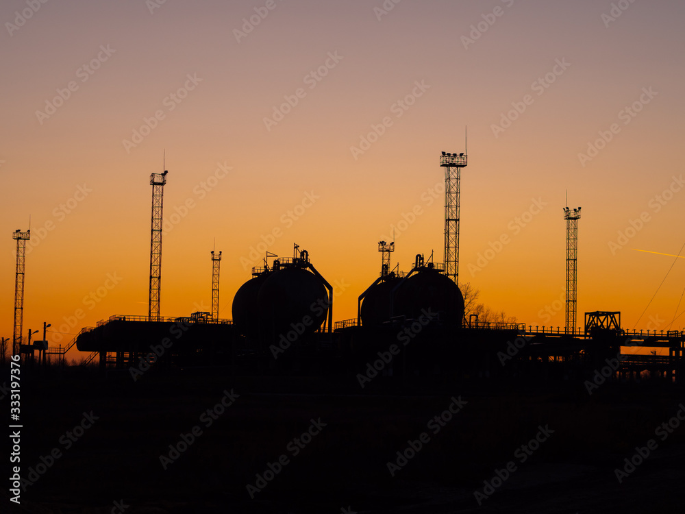 Obraz premium Oil refinery night