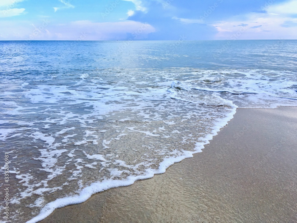 Obraz premium Beautiful sand beach and ocean background