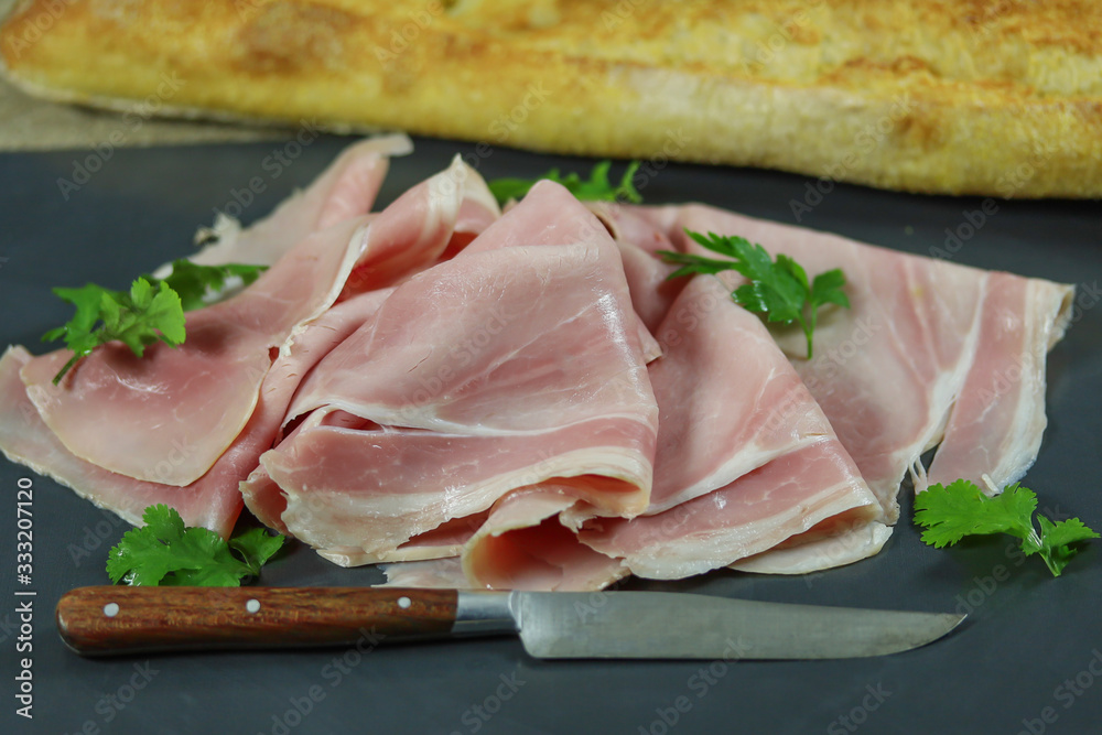 tranche de jambon blanc et baguette de pain tranche de jambon blanc et baguette de pain