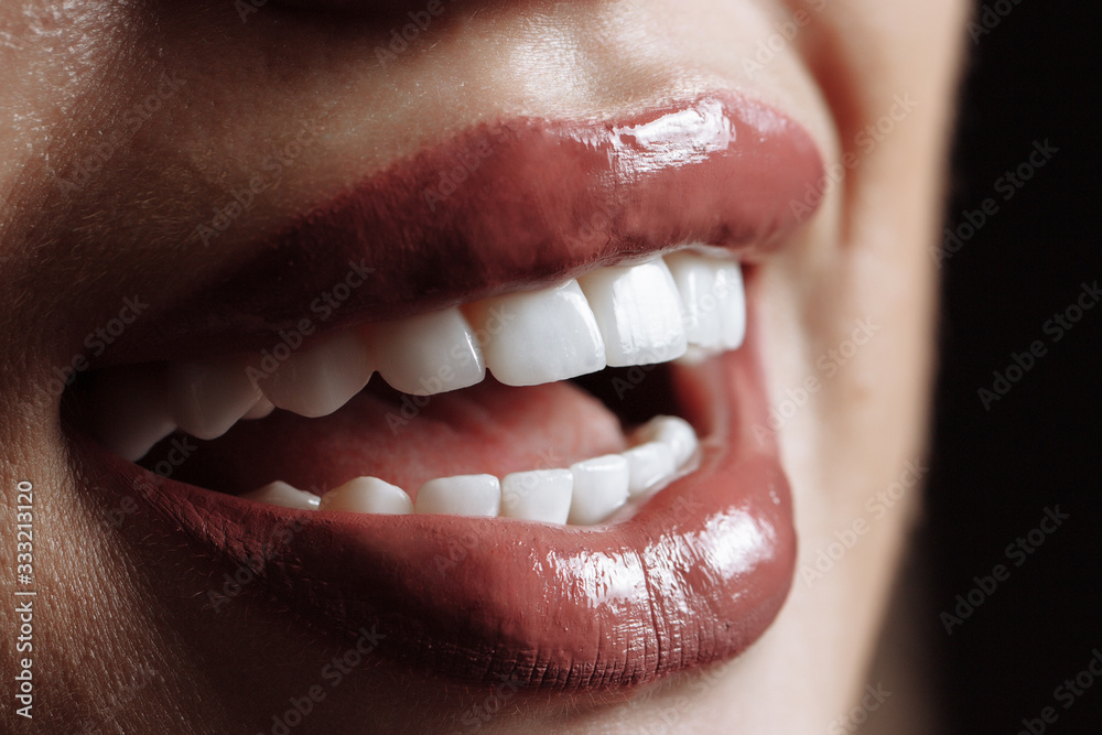 Fototapeta premium white teeth smile red lips
