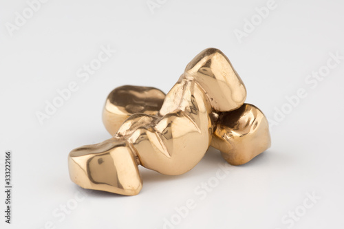 Artificial tooth crown coated gold