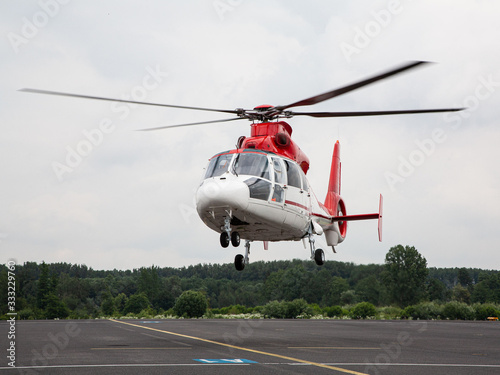 Rettungshelikopter beim Start / bei der Landung