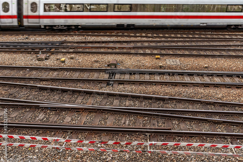 Ein Expresszug in einer Gleisanlage