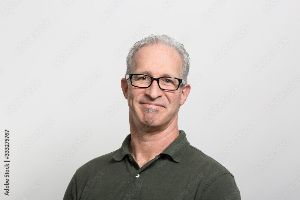 Obraz premium Studio portrait of a happy businessman