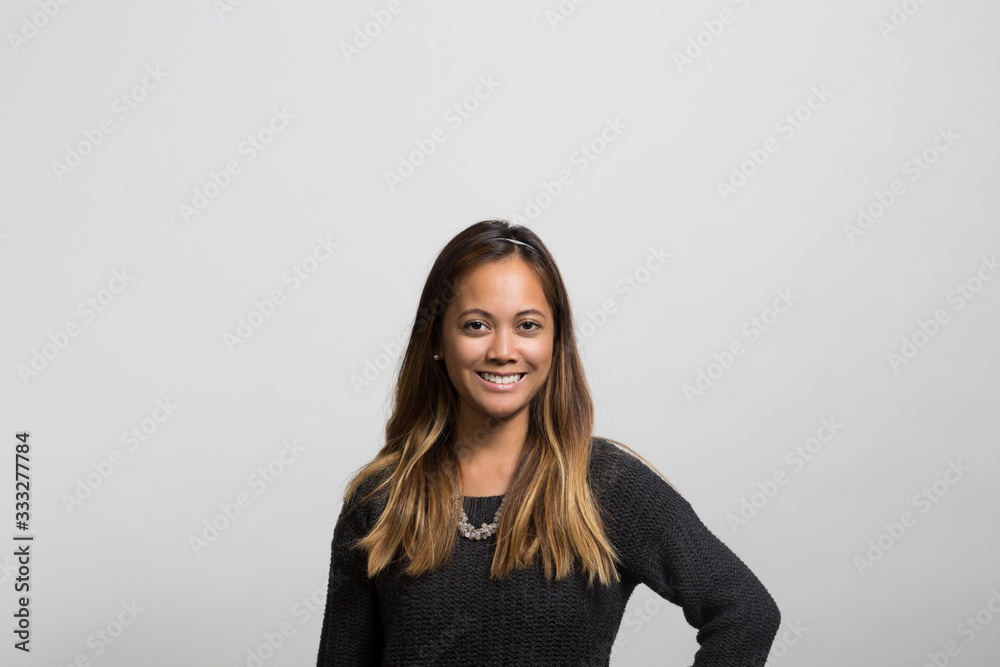 Obraz premium studio portrait of a happy young woman