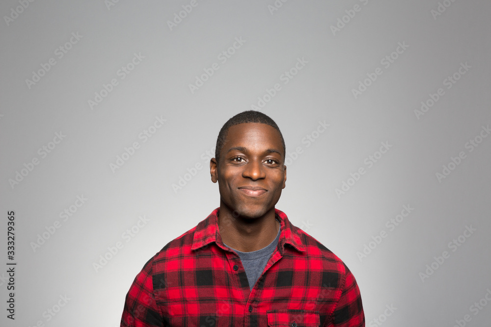 Obraz premium studio portrait of a happy young man