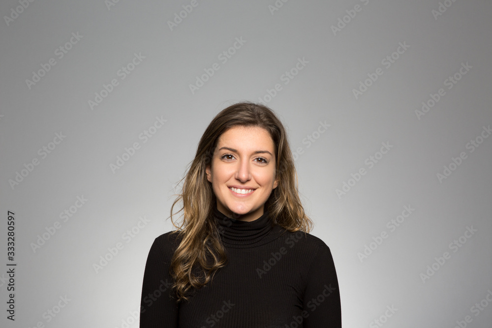 Obraz premium Studio portrait of a happy young woman