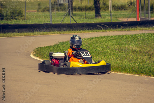 Kart racing © GiovannyCitton