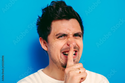 Quadro su tela man put finger on her lips