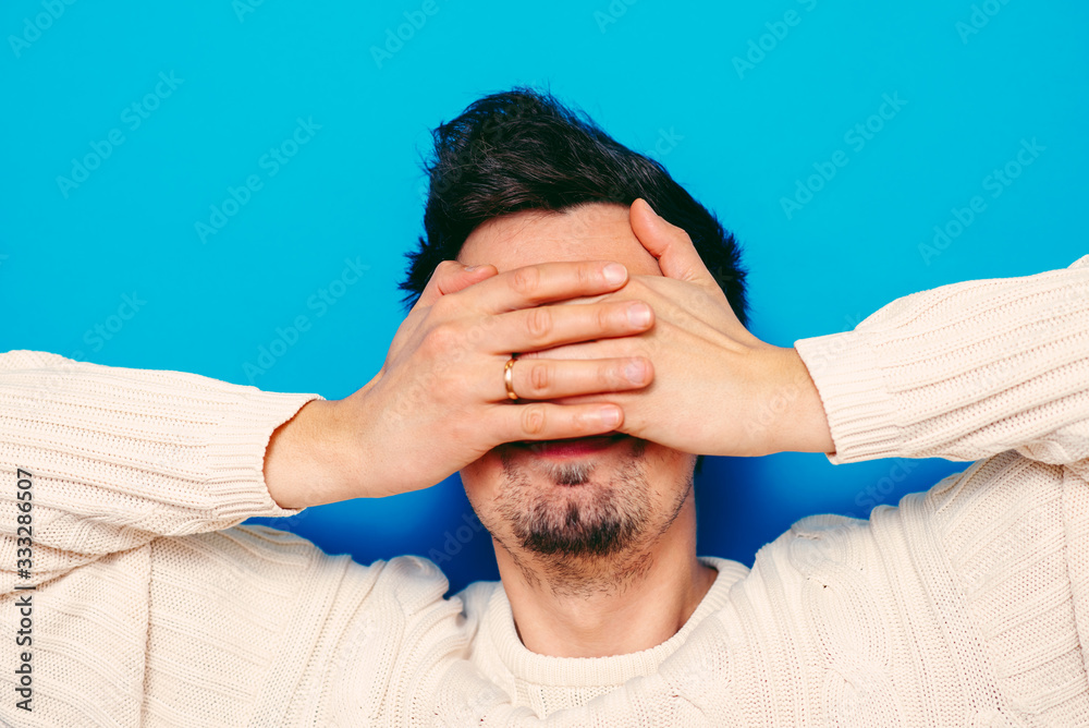 Fototapeta premium Man closes eyes with her hands