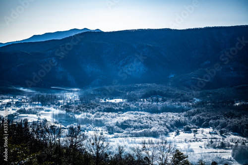 Fototapeta Naklejka Na Ścianę i Meble -  panoramic view of mountains with snow