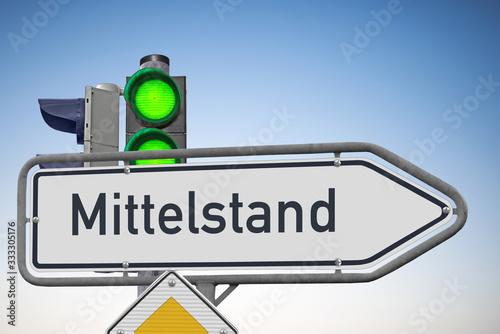 Wegweiser, Mittelstand, Signal auf Grün photo