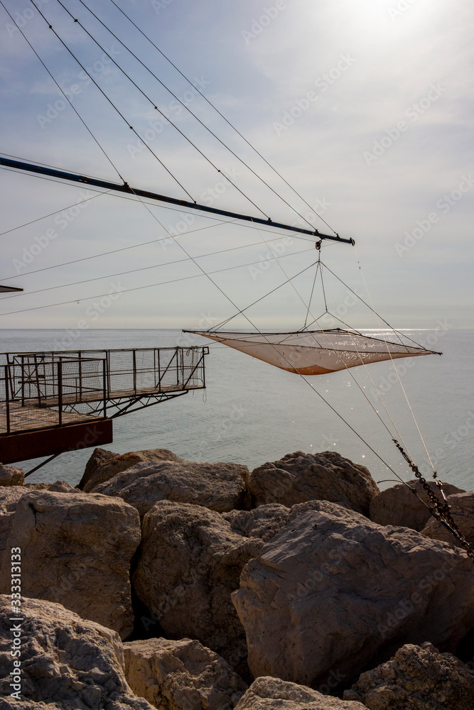 Φωτογραφία Shore-operated lift net at the Port of Senigallia, Province of Ancona, Marche Re