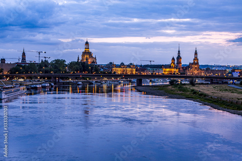 Blick auf der Stadt Dresden-Friedrich August Brücke