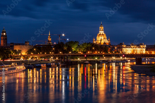 Dresden,Bilch auf der Friedrich August Brücke bei Nacht