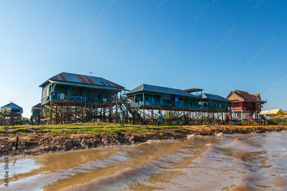 Φωτογραφία Kampong Phluk Floating Village on the Tonle Sap lake near Siem Reap, Cambodia during sunset
