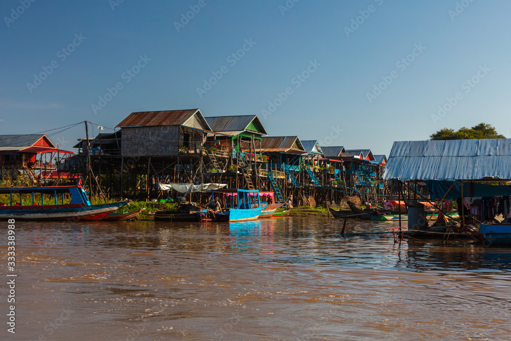 Φωτογραφία Kampong Phluk Floating Village on the Tonle Sap lake near Siem Reap, Cambodia during sunset