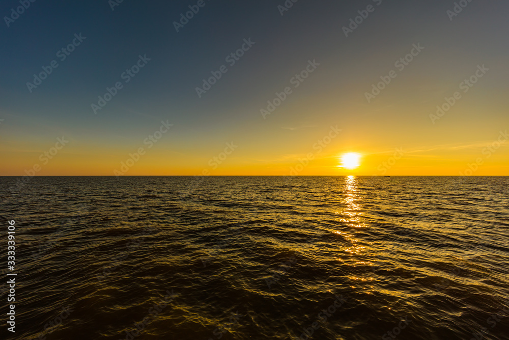 Φωτογραφία Sunset at Tonle Sap Lake, Cambodia, near the Kampong Phluk Floating Village and Siem Reap