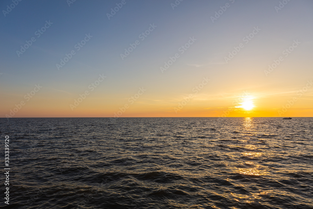 Φωτογραφία Sunset at Tonle Sap Lake, Cambodia, near the Kampong Phluk Floating Village and Siem Reap