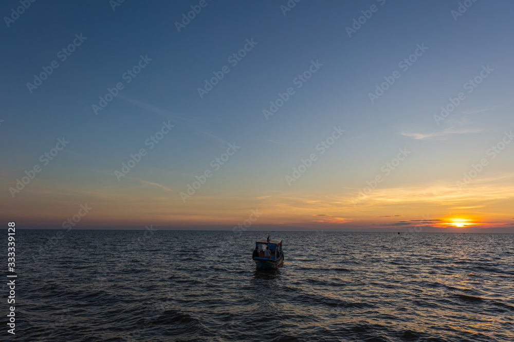 Φωτογραφία Sunset at Tonle Sap Lake, Cambodia, near the Kampong Phluk Floating Village and Siem Reap