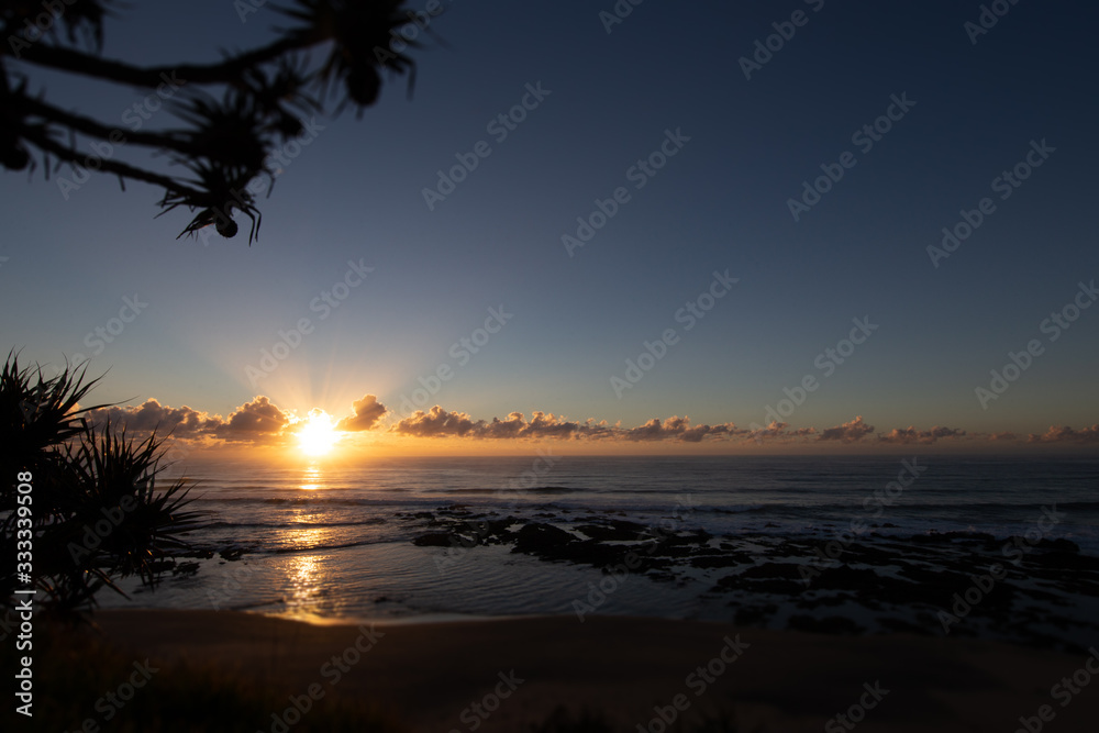 Φωτογραφία Sun rise at the beach of village of Yeppoon, Queensland, Australia