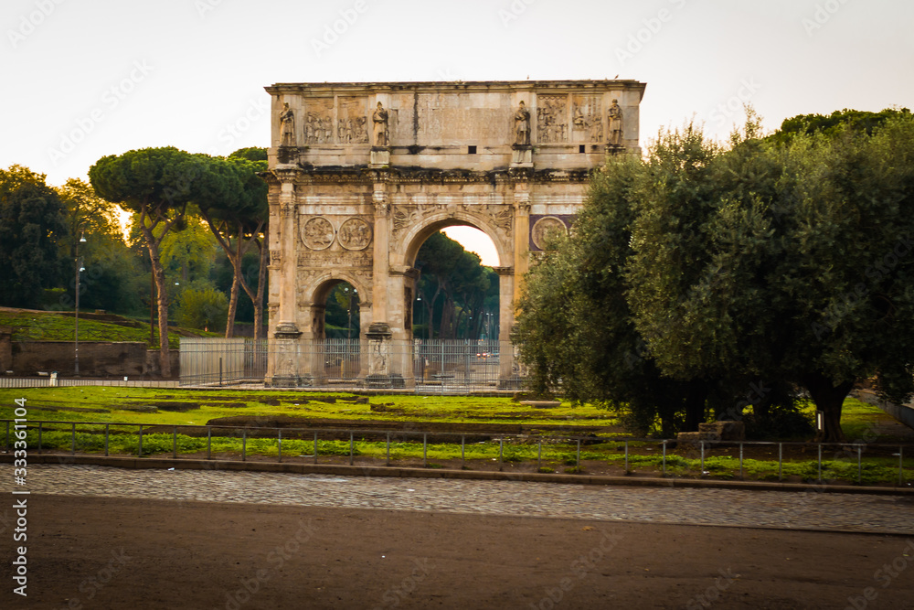 Rome, early morning, the triumphal arch of Constantine, Via Triumphalis