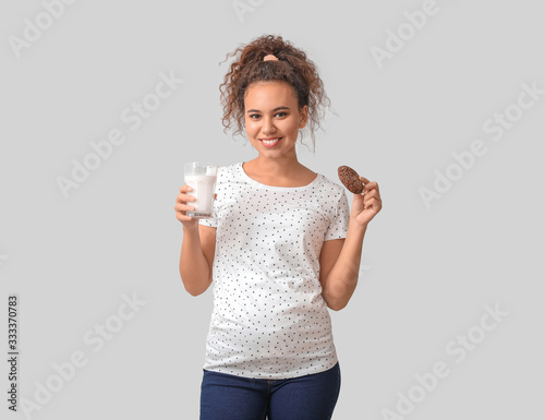 Young pregnant African-Amer...