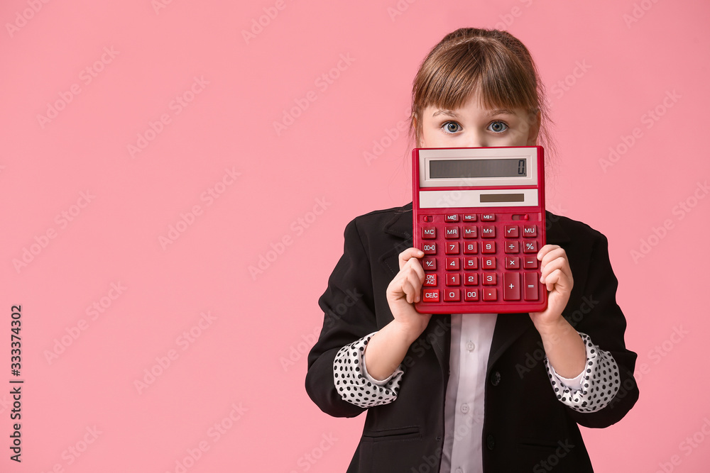 Little girl with calculator on color background - obrazy, fototapety, plakaty 