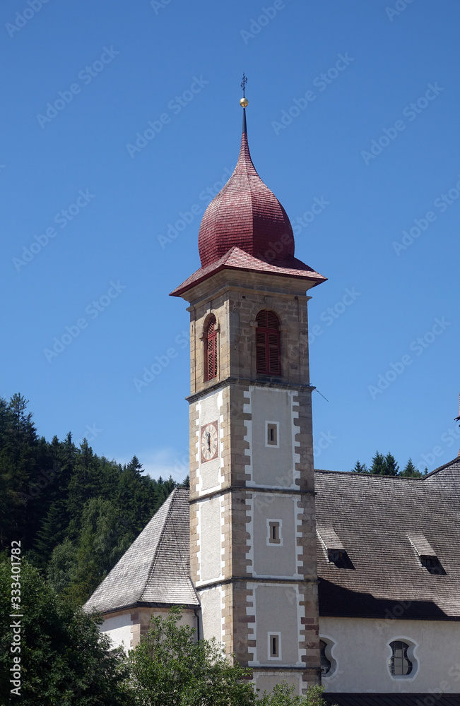 Fototapeta premium Wallfahrtskirche Maria Weissenstein bei Deutschnofen im Eggental