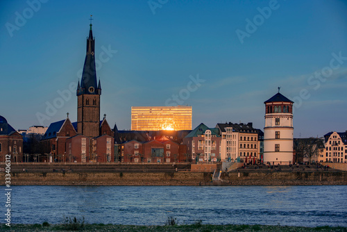 Düsseldorf Altstadt Dreischeibenhaus photo