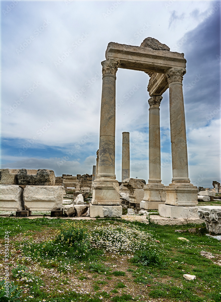 Hellenistic city, BC In the middle of the 3rd century, Seleucus King II. His wife was founded by Antiokhos in the name of Laodike.