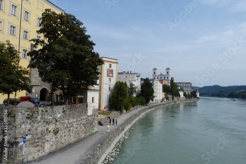 Barocke Architektur und Stadtbild Drei-Flüsse-Stadt Passau photo