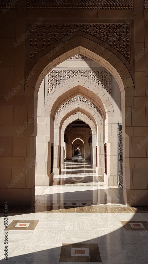 Obraz premium Bogengang in der Sultan Qaboos Moschee