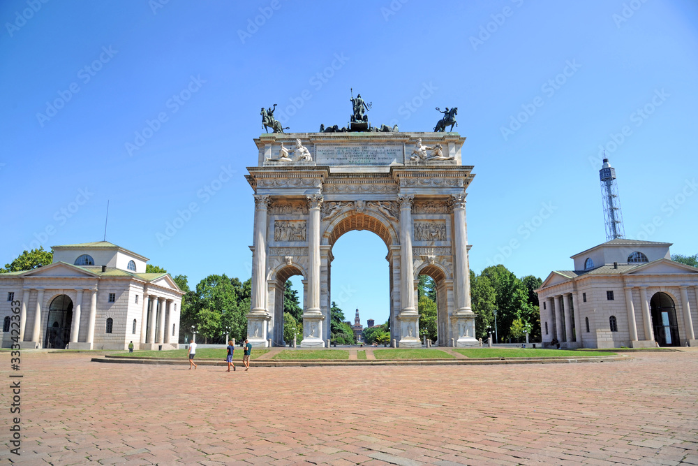 Obraz premium Milan - Italy july 22,2018 Arch of Peace, or Arco della Pace, city gate in the centre of the Old Town of Milan in the sunny day, Lombardia, Sempione park