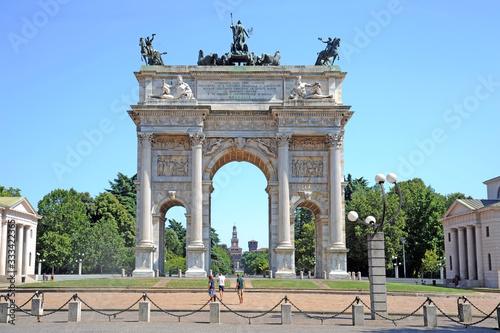 Milan - Italy july 22,2018 Arch of Peace, or Arco della Pace, city gate in the centre of the Old Town of Milan in the sunny day, Lombardia, Sempione park © andrea
