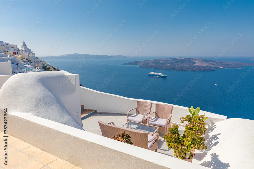 Obraz premium Luxury summer landscape and vacation concept. Perfect couple travel destination background. White architecture on Santorini island, Greece. Beautiful tranquil landscape, blue sea view.
