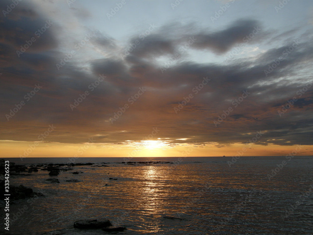 Obraz premium sunset over the sea