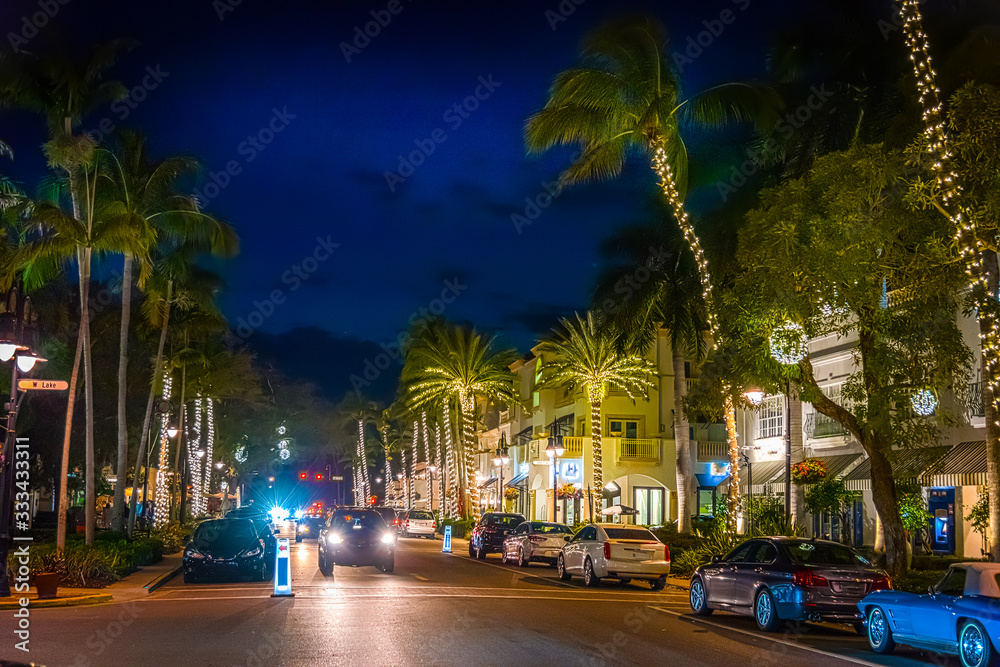 Cars on Fifth avenue in Downtown Naples at night