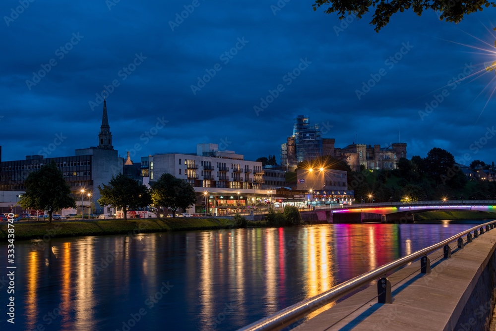 Inverness bei Nacht